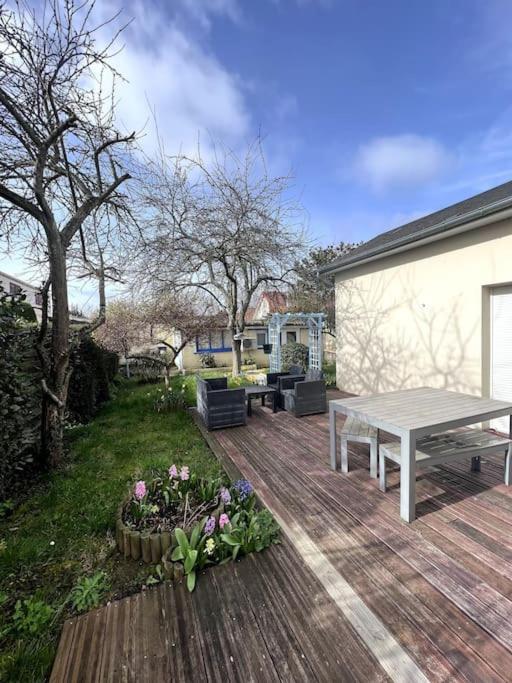 Maison De Vacances Familiale Ouistreham Exterior foto